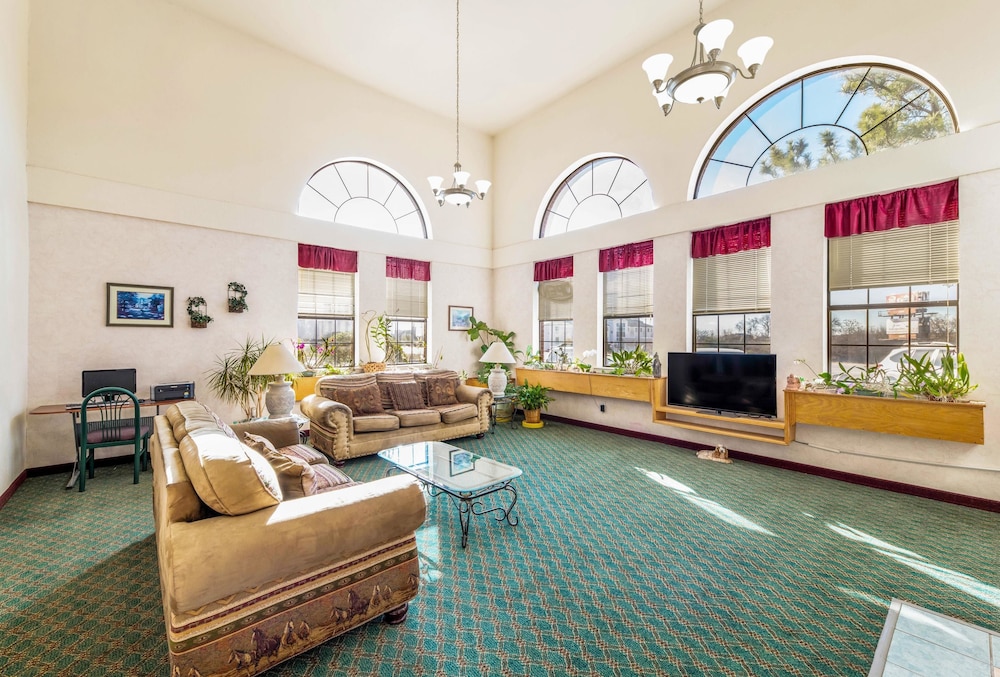 Travelodge by Wyndham Decatur TX 30/39