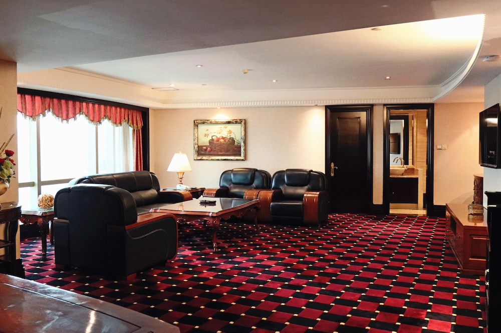 ROYAL MEDITERRANEAN HOTEL 40/47