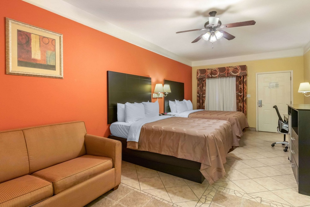 Efficiency, 2 Queen Beds, Accessible