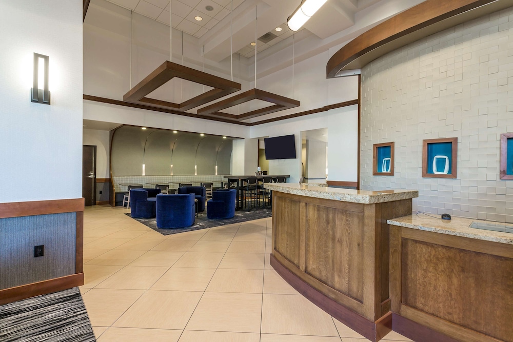 Hyatt Place Phoenix North 7/68