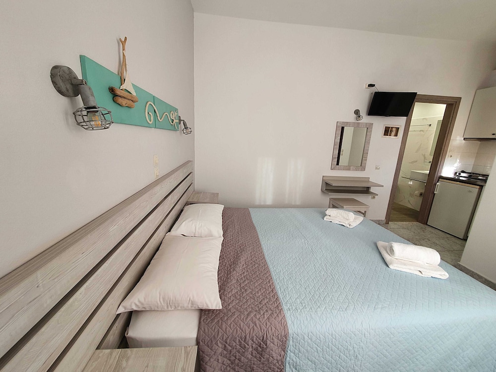 Petros Studios and Suites 30/81