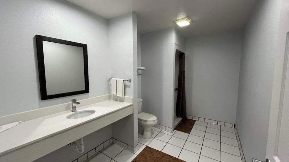 Studio6 Suites Urbana, IL 26/26