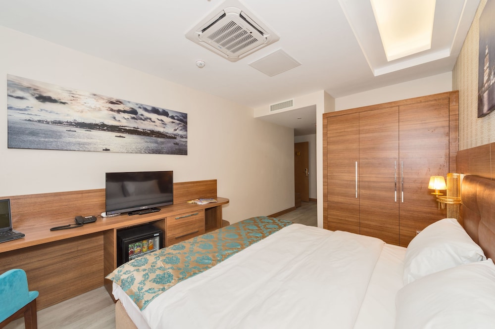 Grand Palace Hotel 17/50