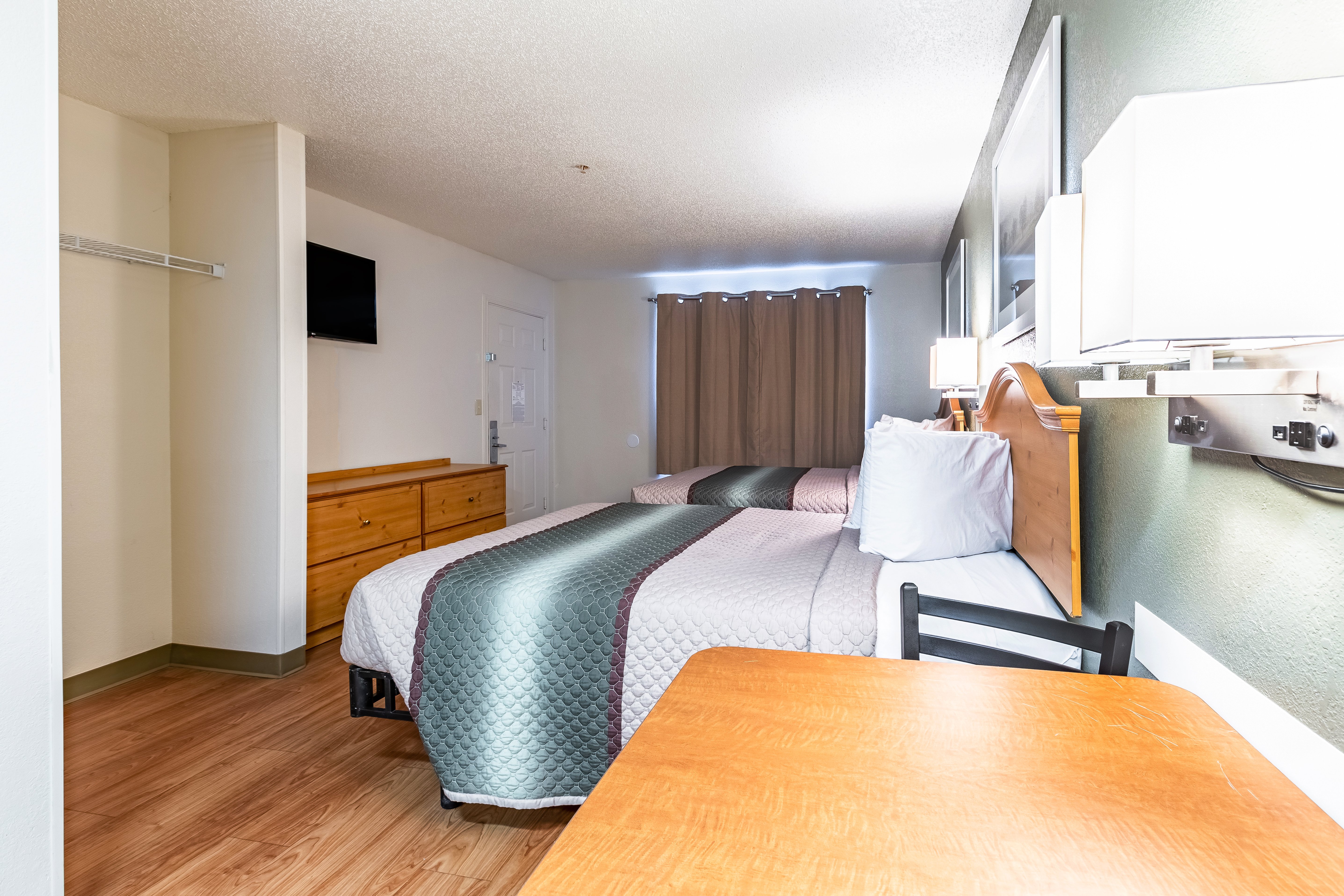 STUDIO, 2 QUEEN BEDS