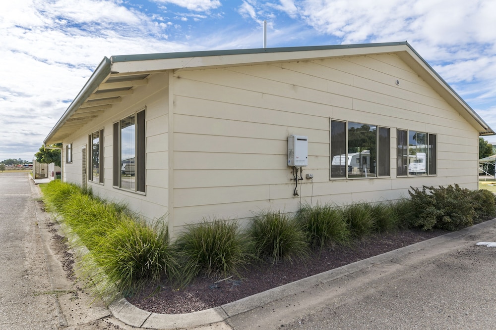 Benalla Tourist Park 1/48