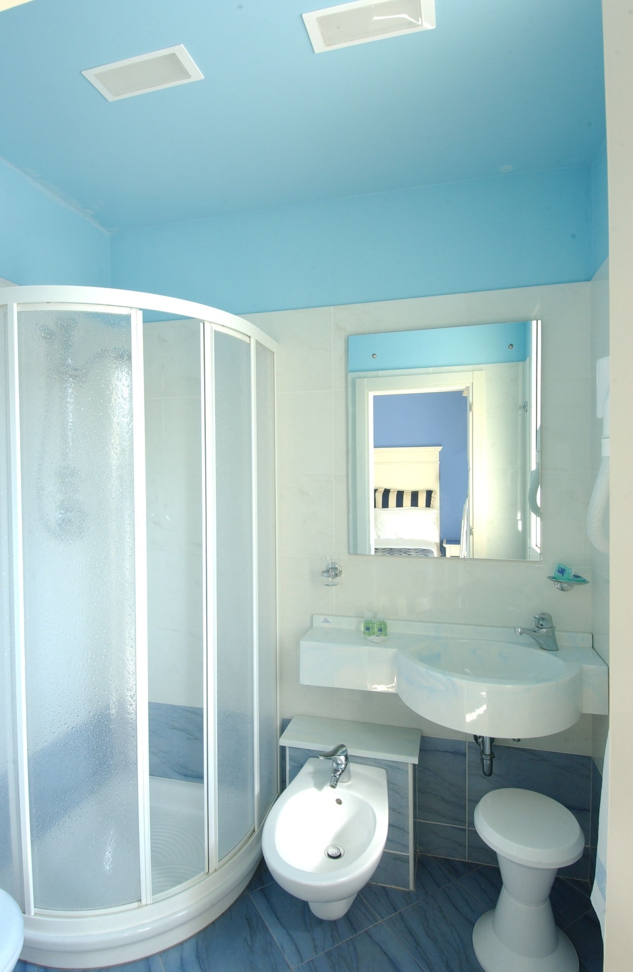 ROOM, DOUBLE OR TWIN BED, BALCONY