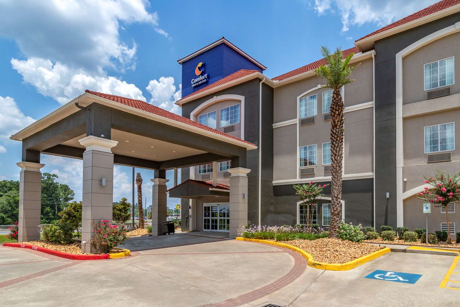Comfort Inn & Suites Cleveland TX 34/40