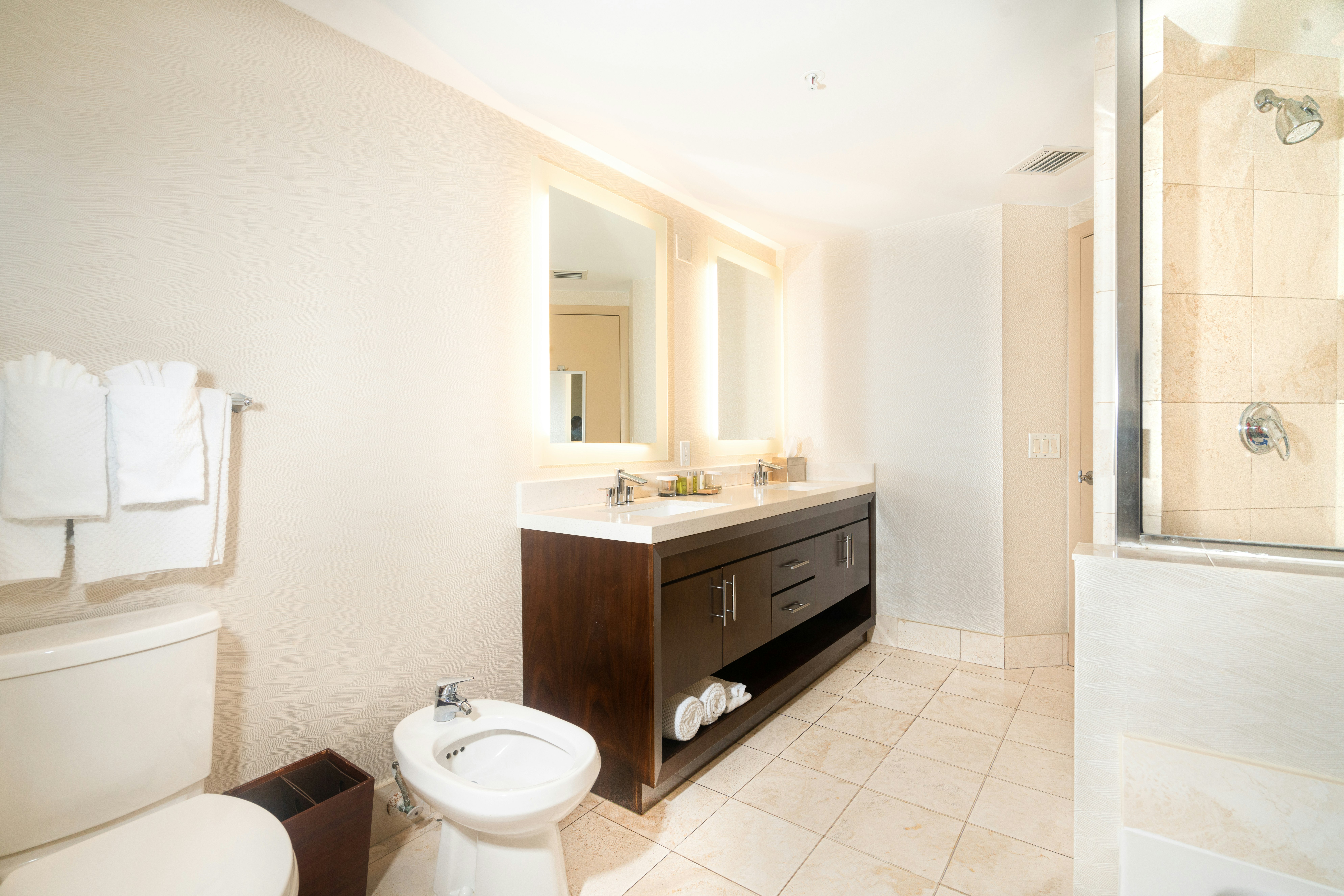 جناح بسرير كينج أو كوين بغرفتي نوم، Doubletree By Hilton Ocean Point Resort – North Miami Beach 3/6