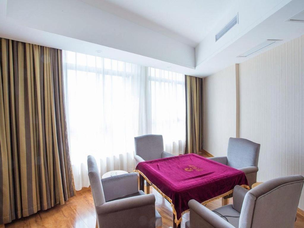 Vienna Hotel (Chengdu Xinfan Furniture City) 40/54