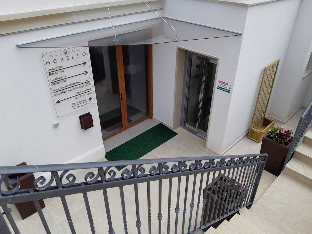 Morello Beach Hotel 5/50