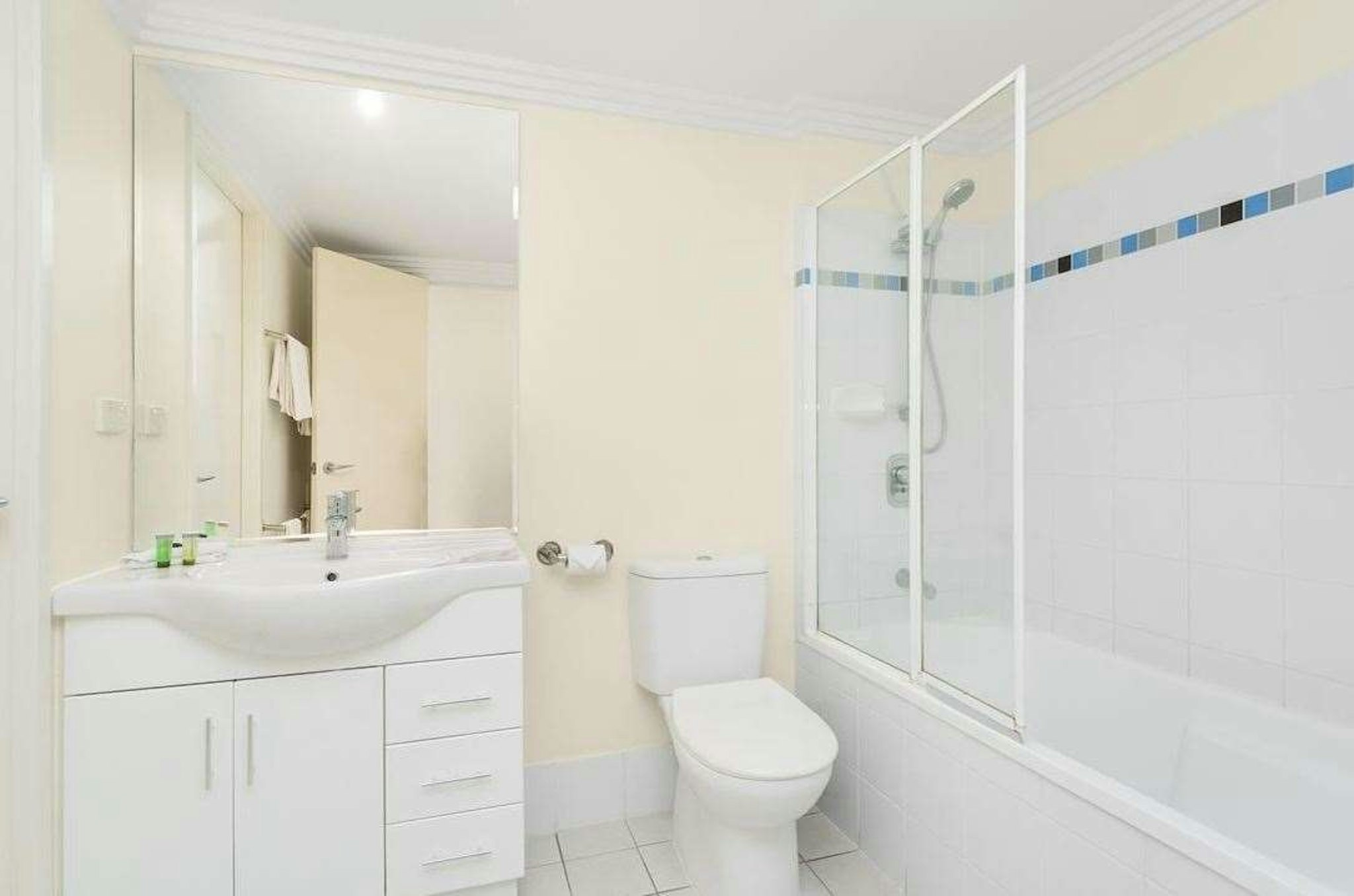 Republic Apartments 9/10