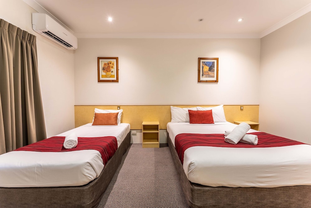 Midlander Motor Inn 20/66