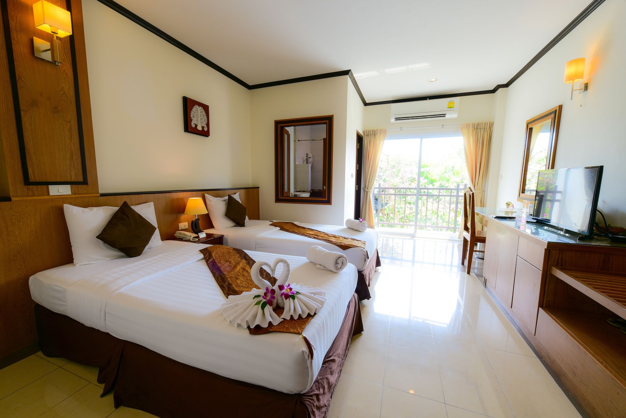 DELUXE, TWIN BEDS