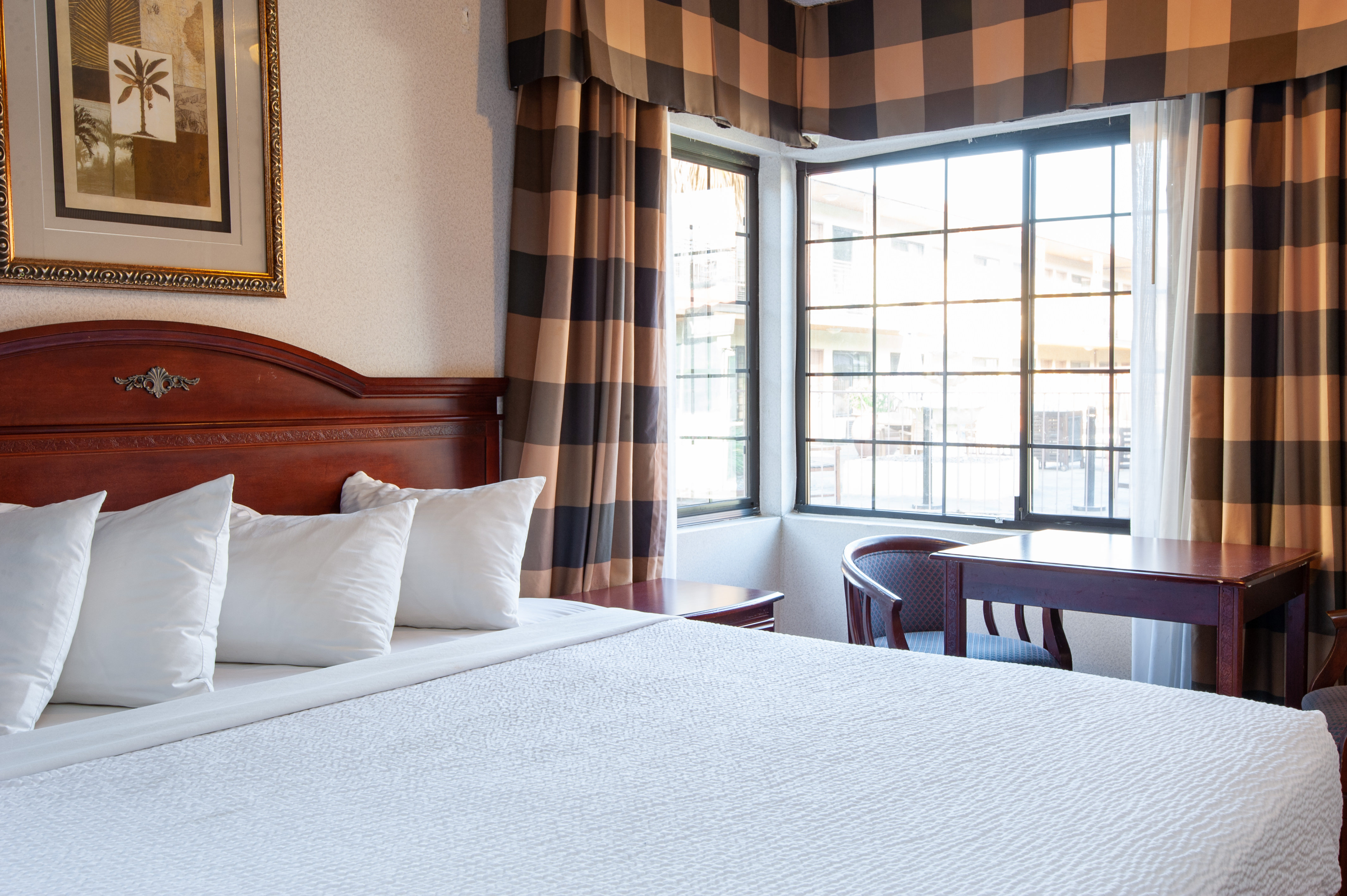 Studio City Court Yard Hotel 31/64