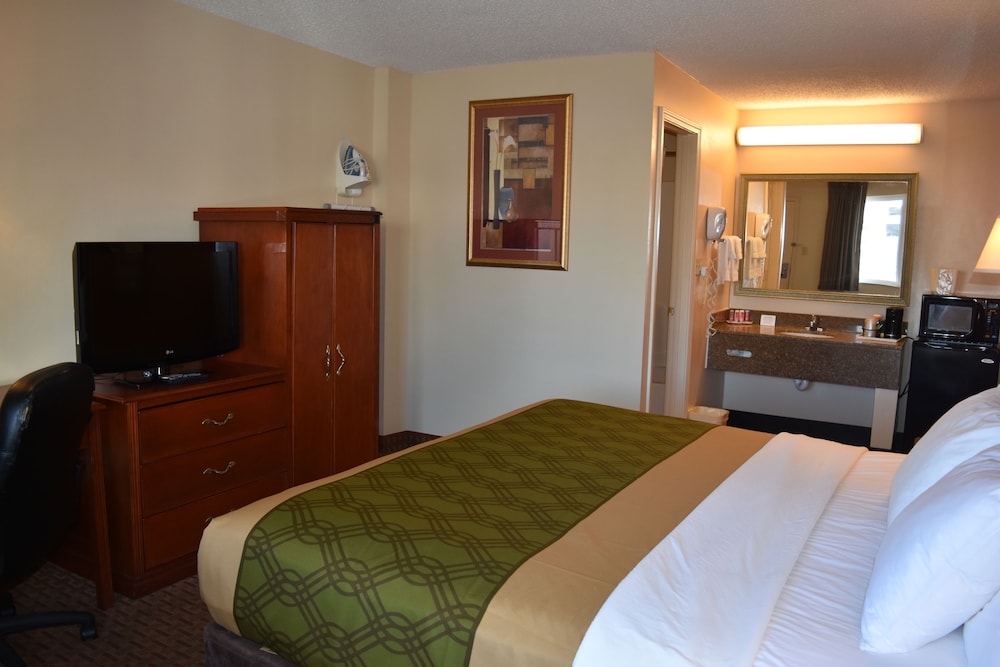 Econo Lodge Louisville Downtown 18/44