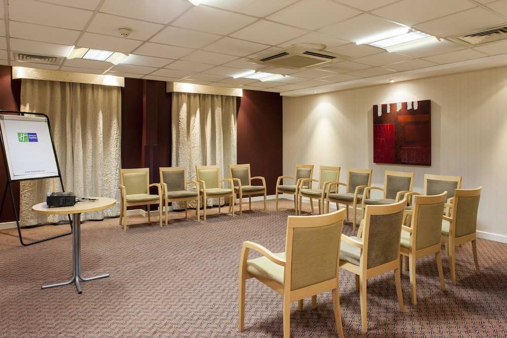 Holiday Inn Express London Stansted Airport 27/33