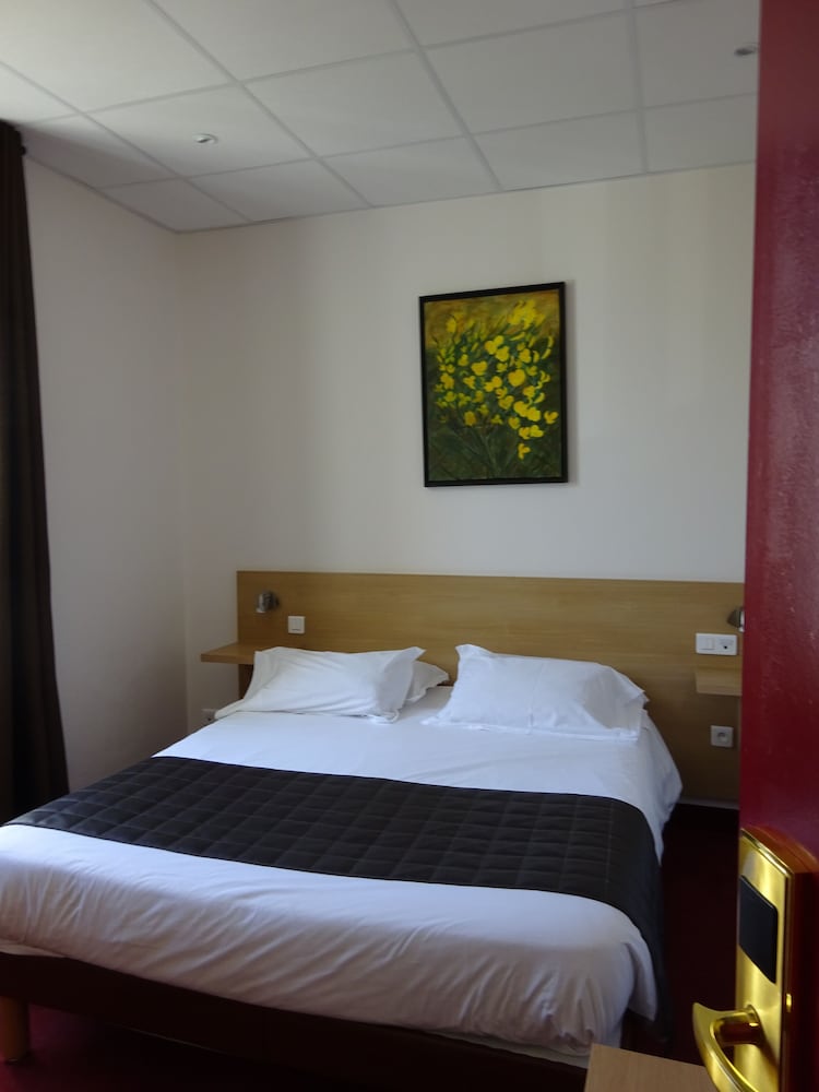 Hotel Restaurant Le Castel Fleuri 12/50