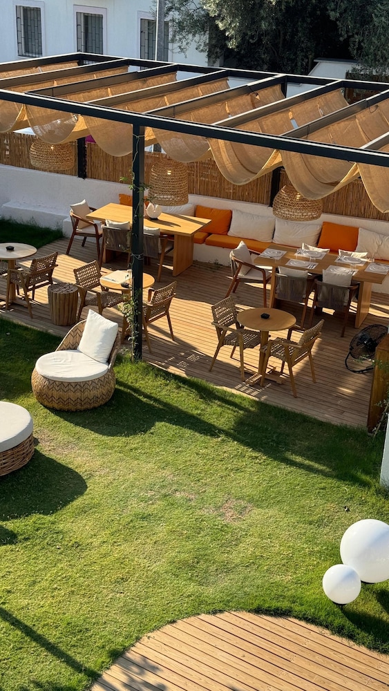 Glitz Bodrum 24/32