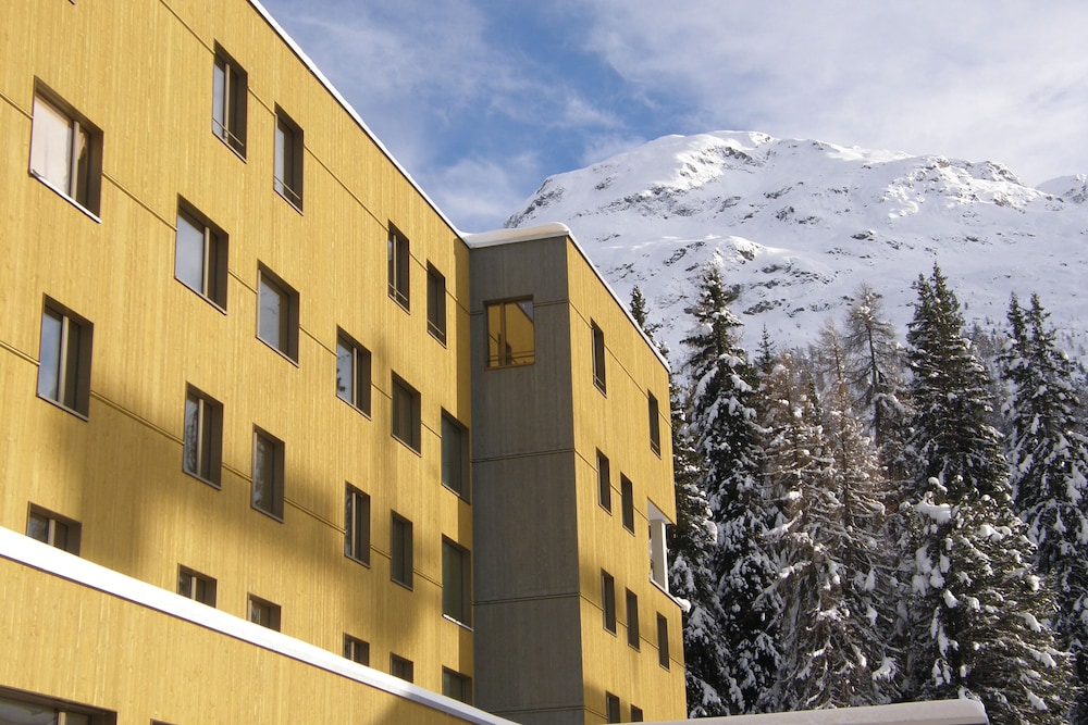 Youth Hostel 2/63