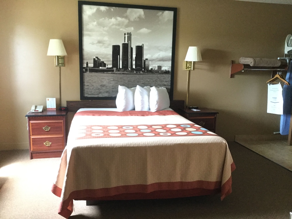 Super 8 by Wyndham Imlay City 17/27