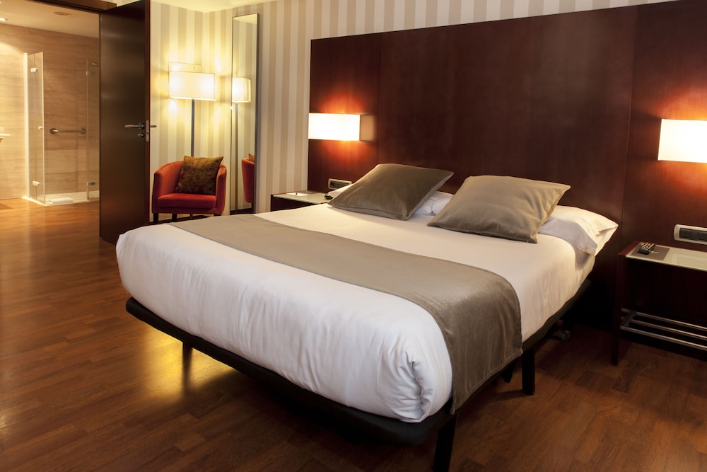 STANDARD, DOUBLE OR TWIN BED