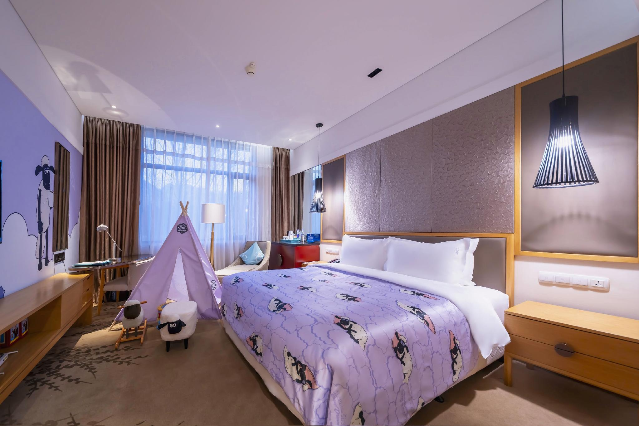 Theme, King Bed