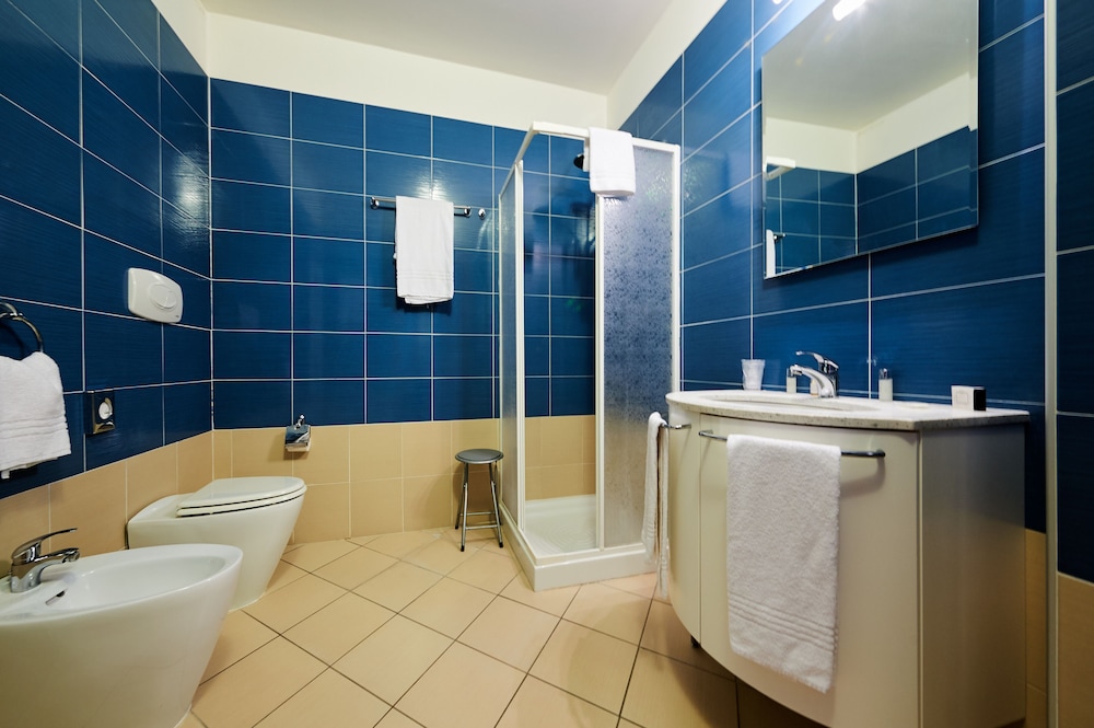 Varo Village Hotel 35/39