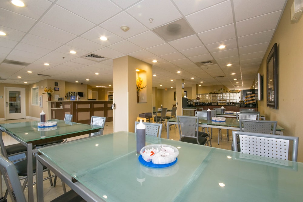 Executive Residency by Best Western Victorville 22/24