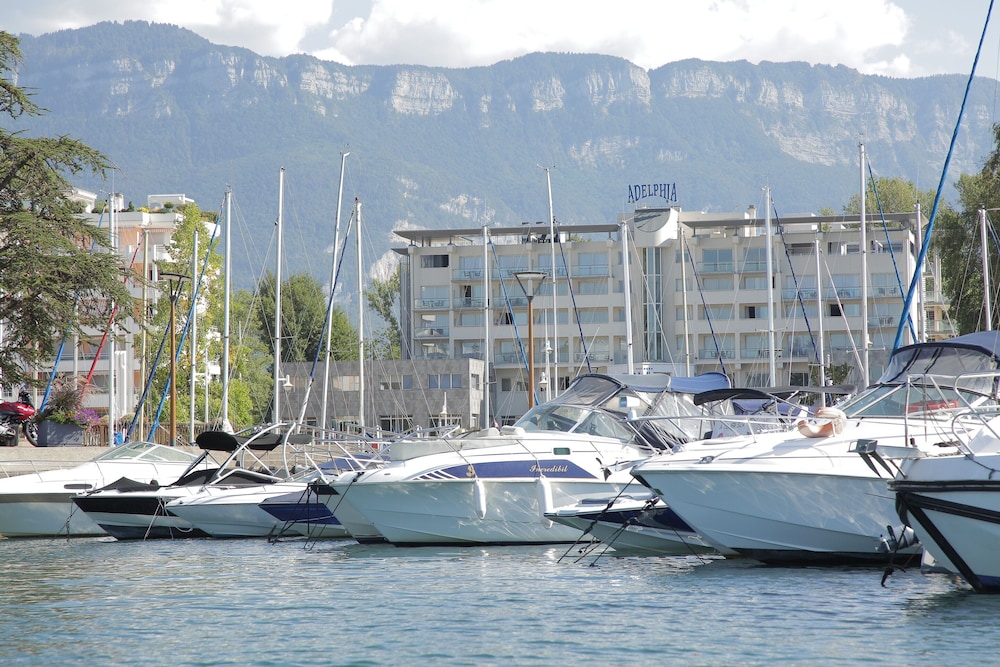 Marina Adelphia 17/74