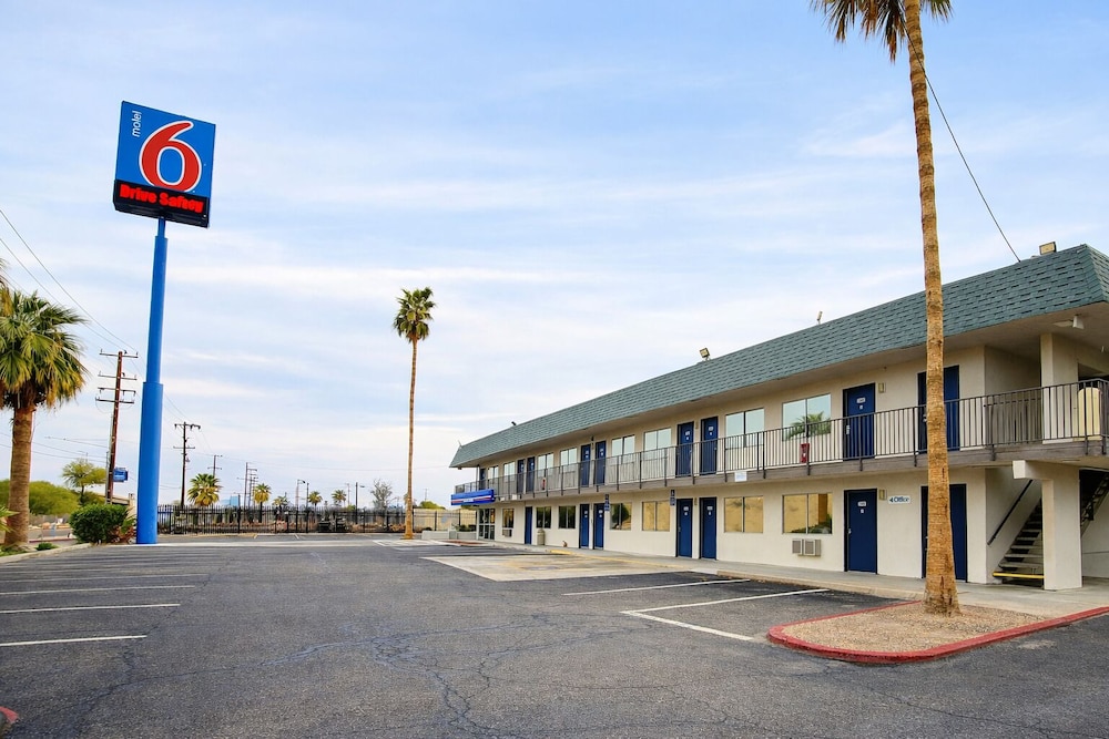 Motel6 Blythe, CA 55/65