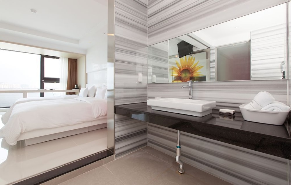 Premiers Hotel 18/63