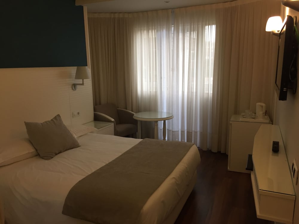 Sercotel Las Rocas Playa Hotel 10/38