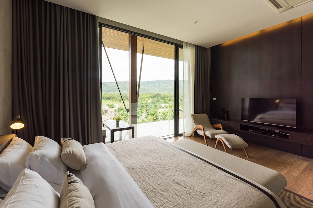 Atta Lakeside Resort Suite 15/81