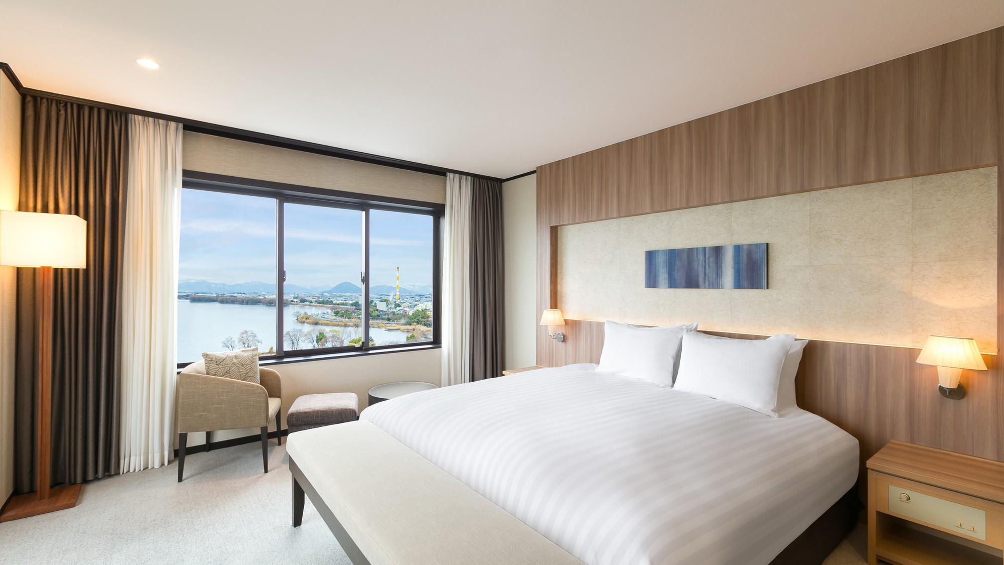 Deluxe, Suite, Lake Side, Lounge Access