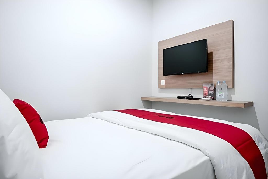 RedDoorz near Taman Palem 24/45