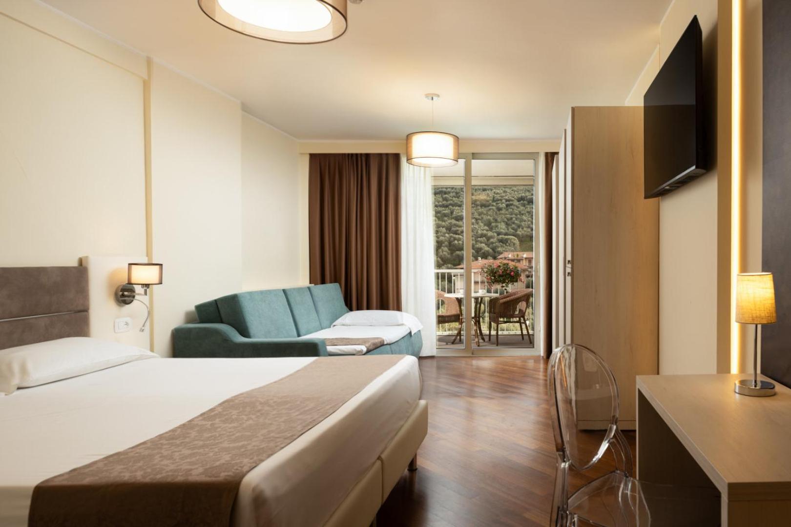 Junior Suite, Pool View, Large