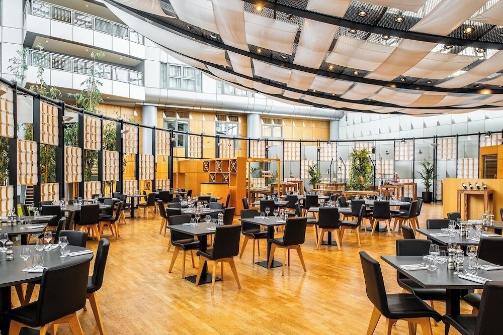 restaurant cafeteria