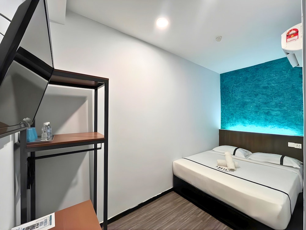 ROOM, DOUBLE BED
