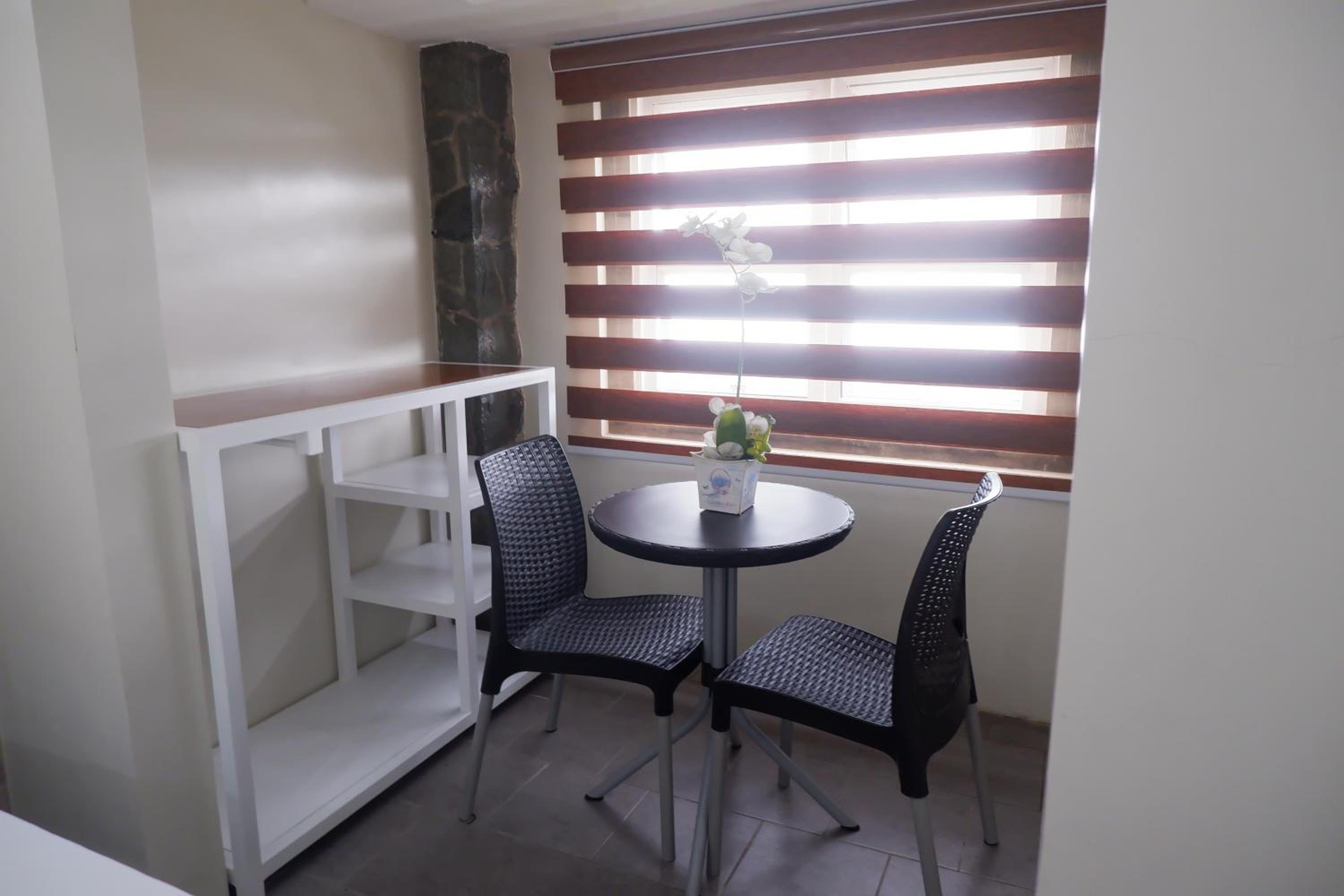 OYO 492 Sunset View Ridge Residences 42/50