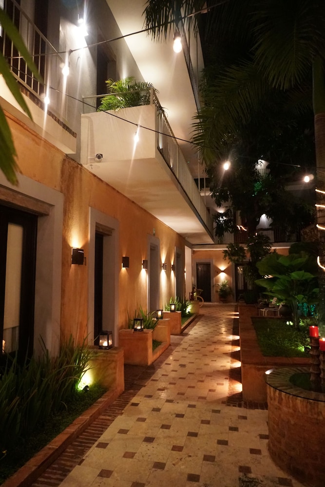 LUCA HOTEL 7/63