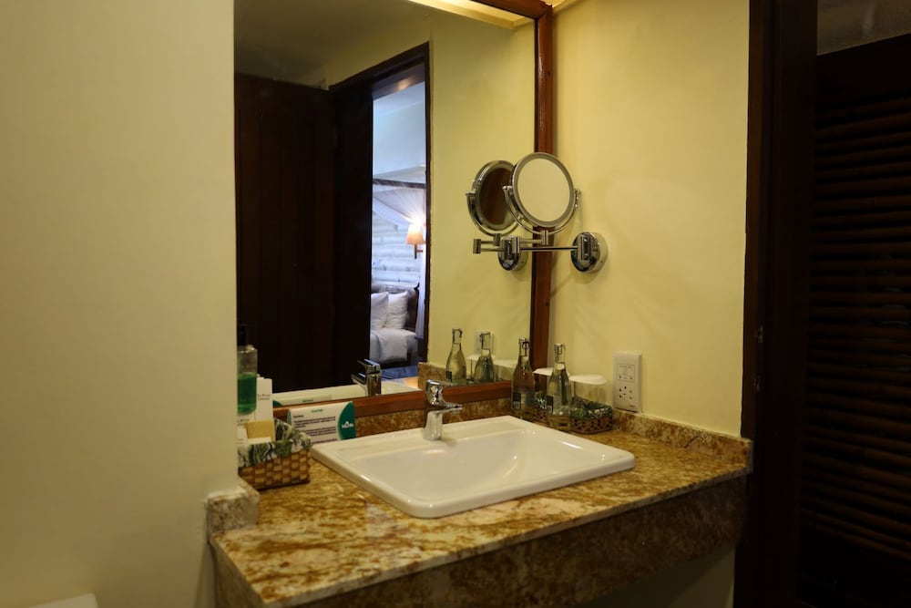 Taita Hills Safari Resort And Spa 62/63