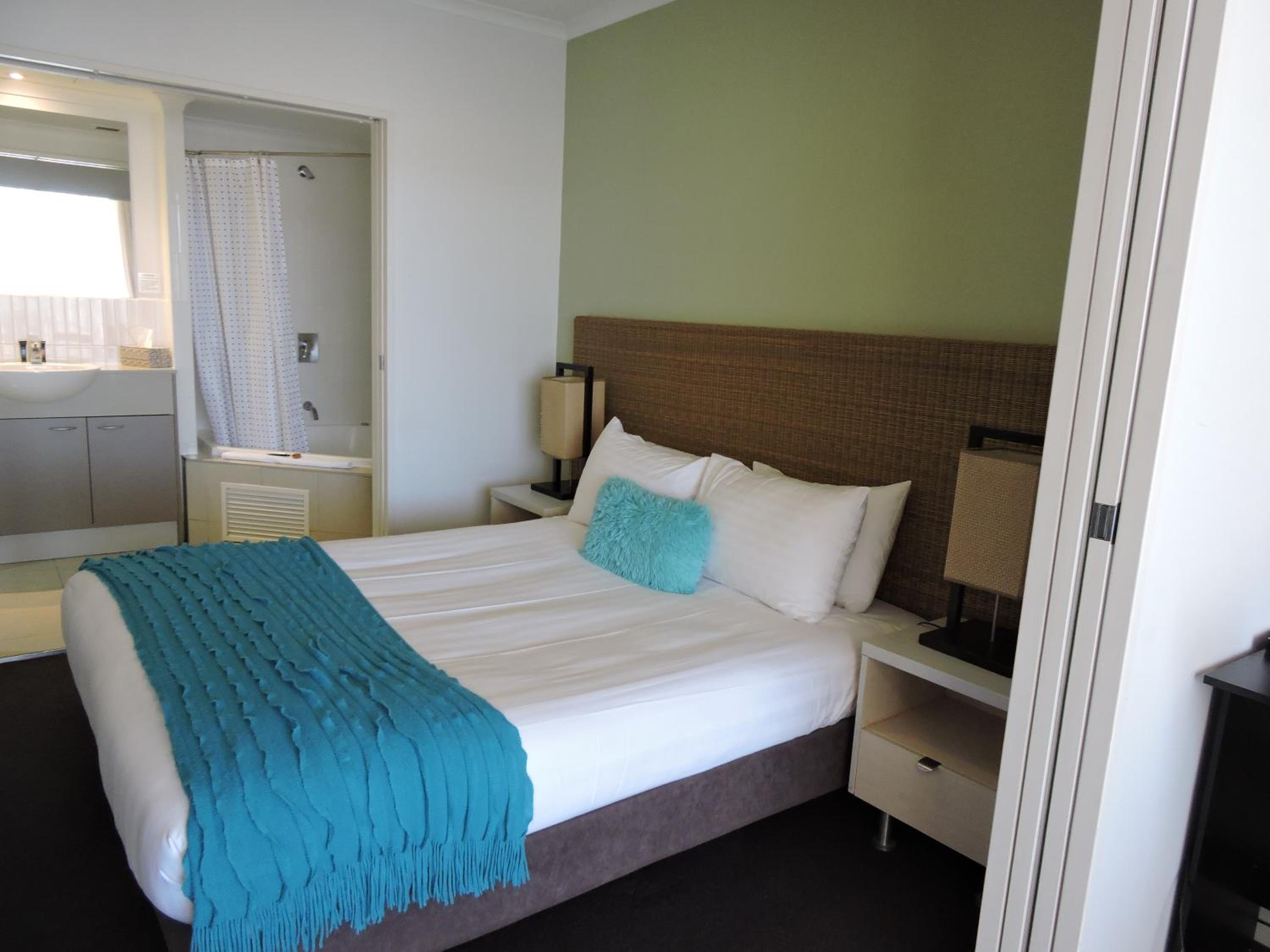 1 Bedroom, Suite, Town or Hinterland View