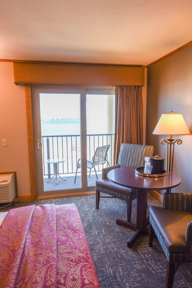 Best Western Plus Dockside Waterfront Inn 27/31