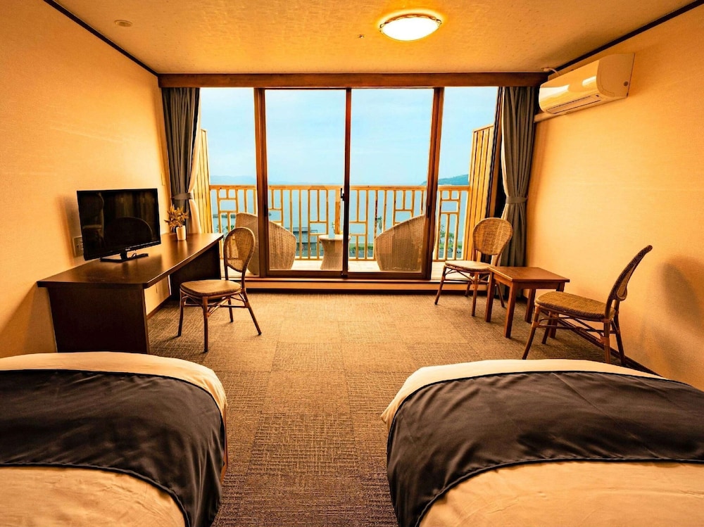 Western, Standard, 4 Beds, No Bathroom