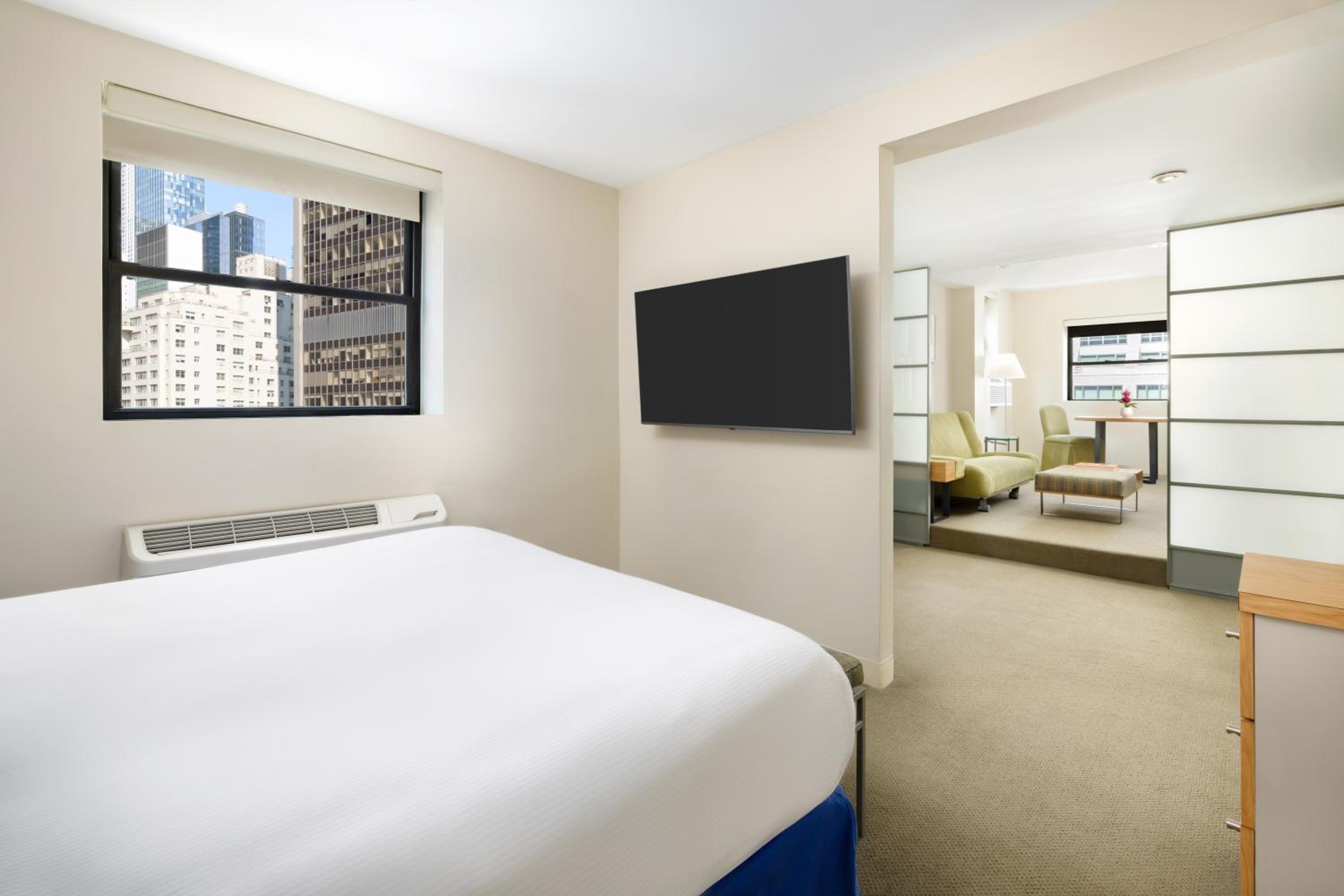 Suite, Queen Bed