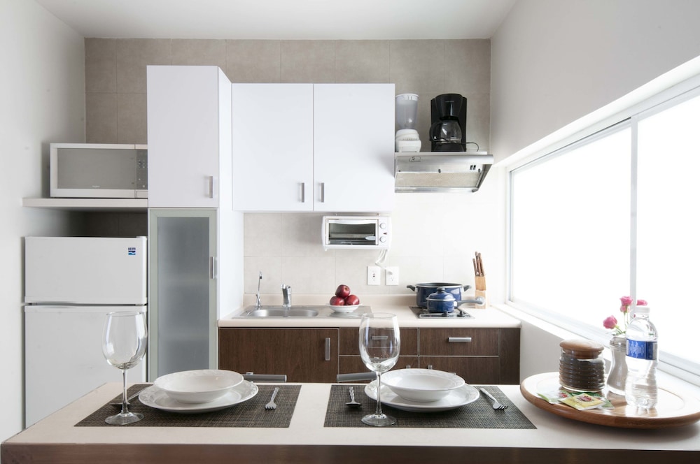 Lombardo Suites 50/50