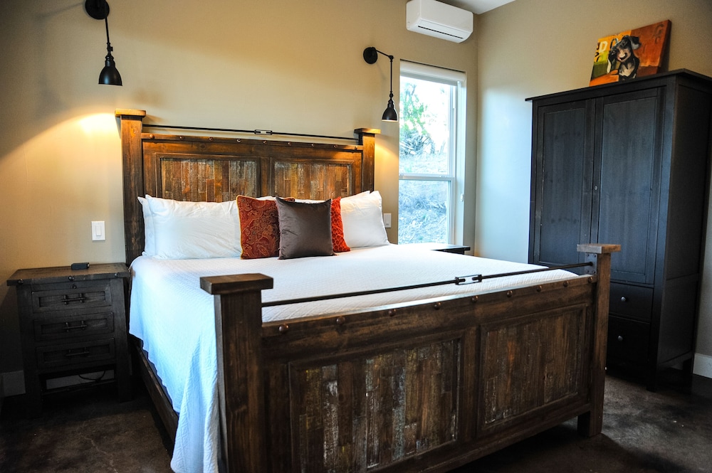 Hill Country Casitas 12/73