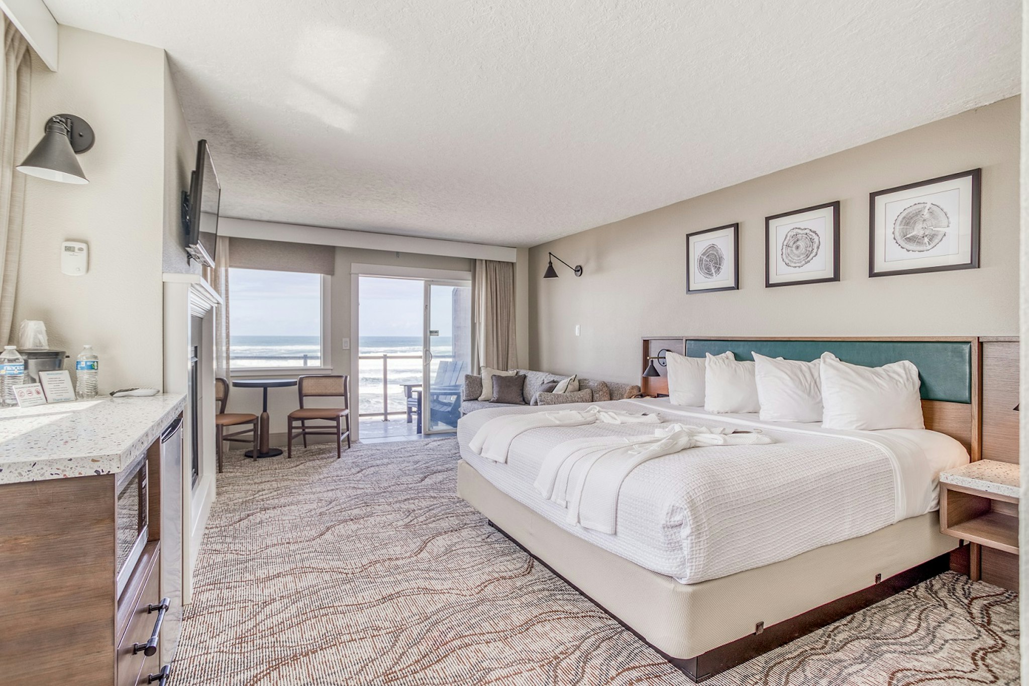 Beachfront Manor Hotel 1/5