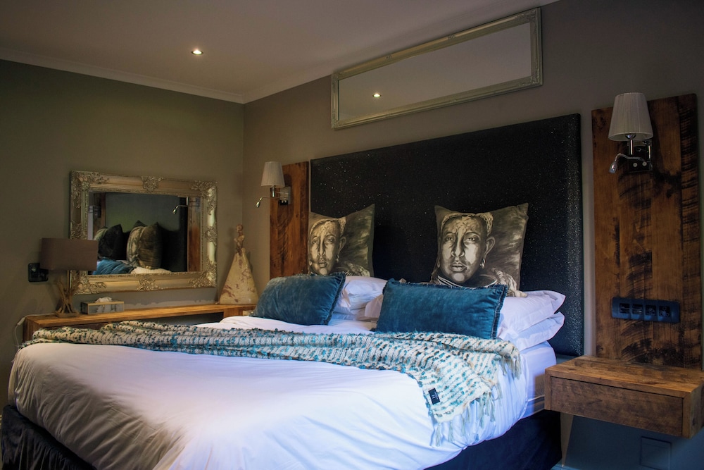 DELUXE, KING BED, GARDEN VIEW, PATIO