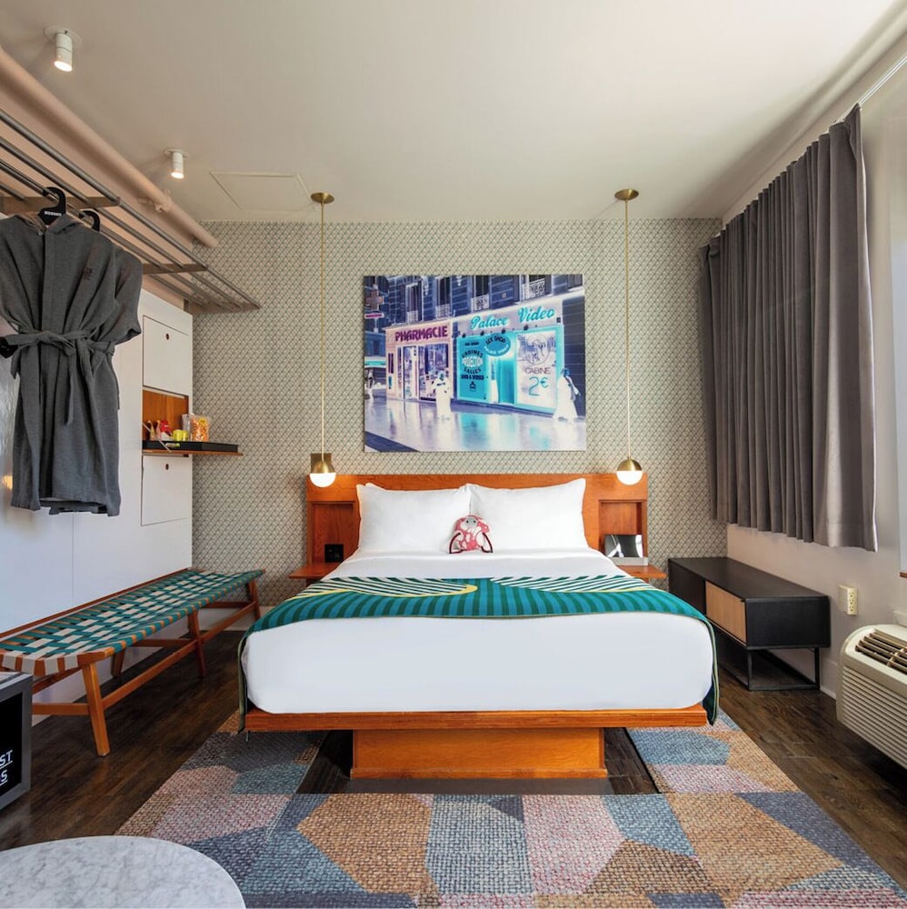 The Drake Hotel 27/66